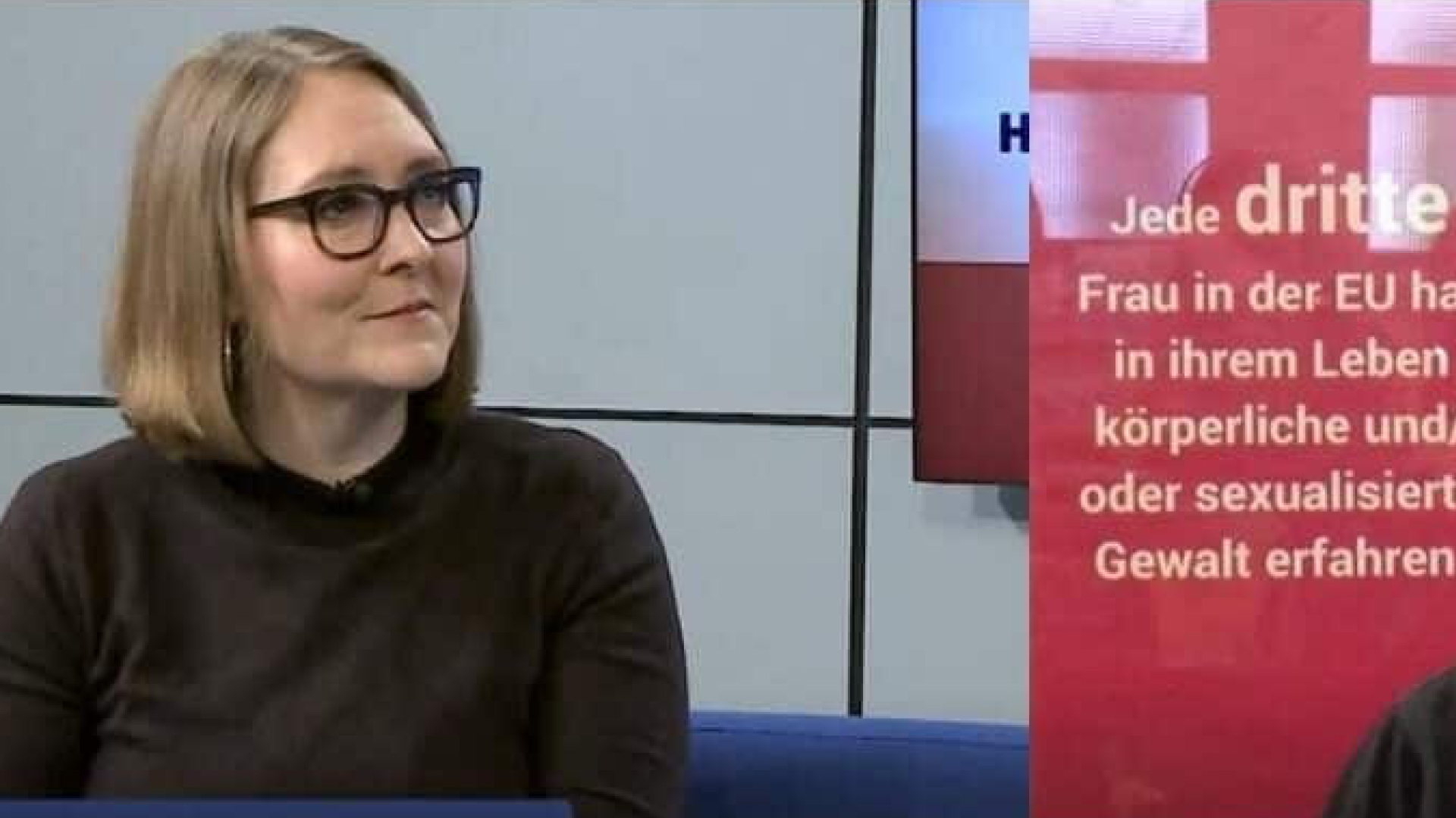 Bildschirmaufnahmen von Dr. Christina Maria Huber in einer Interviewsituation