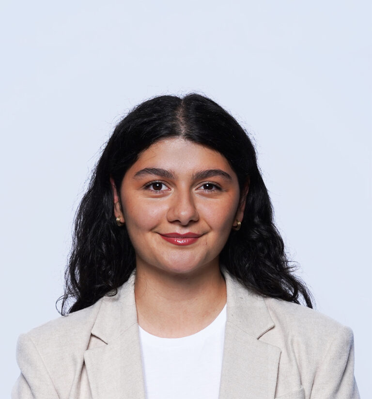 Portrait von Zara Canbay